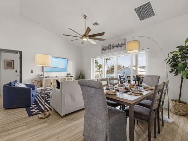 Coastal Paradise in Fort Myers - Luxury Vacation Home 3 Bedroom